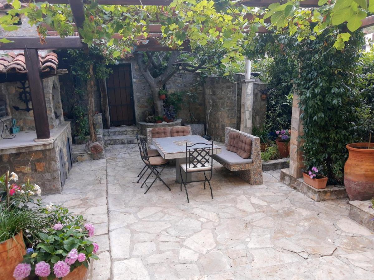 Sea-Side Old Stone Villa With A Private Garden Budva Exterior photo